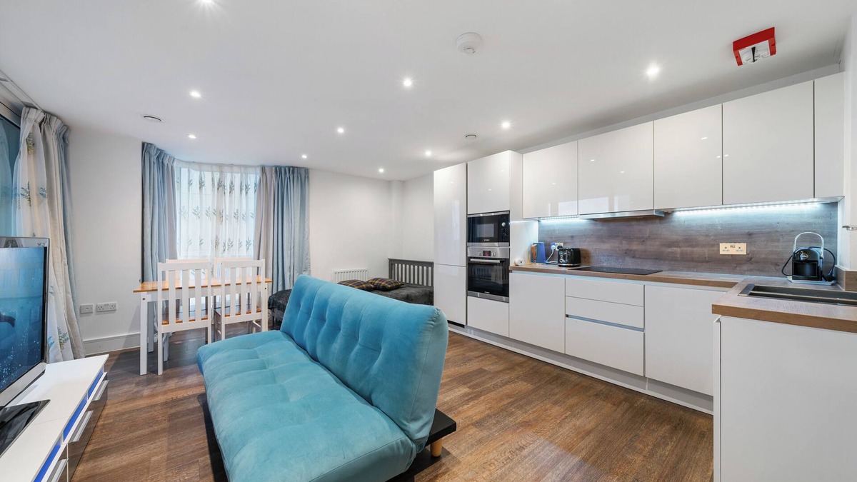 Surrey Docks Apartment | Riverside 1BR| 20min->City Centre | Easy Transport