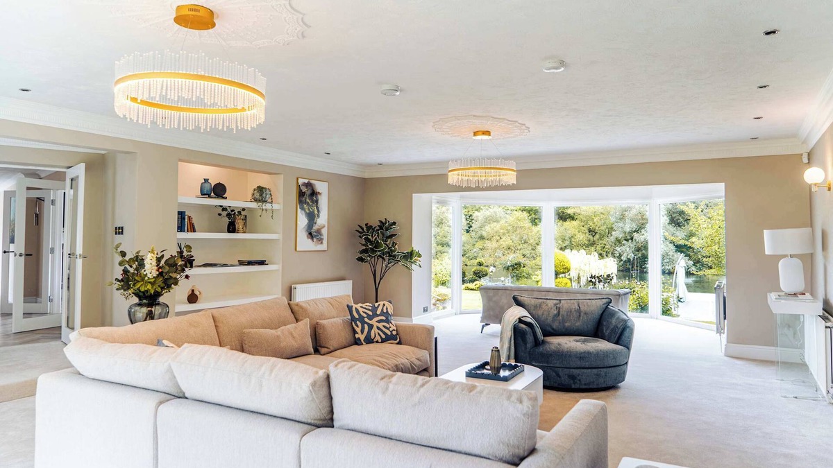 Fifield House | Riverside 5-Bedroom Home in Windsor
