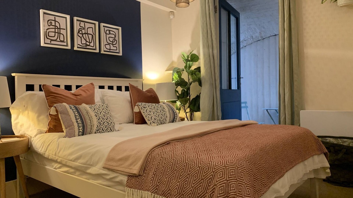 Richmond-upon-Thames Apartment | Riverside apartment near Hampton Court Palace