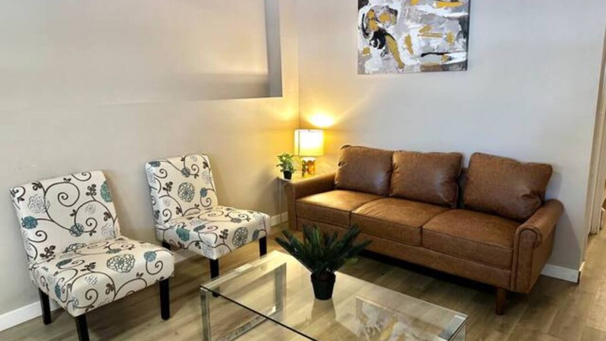 Sunnyside House | Riverside Bliss: 3-Bed Basement Suite