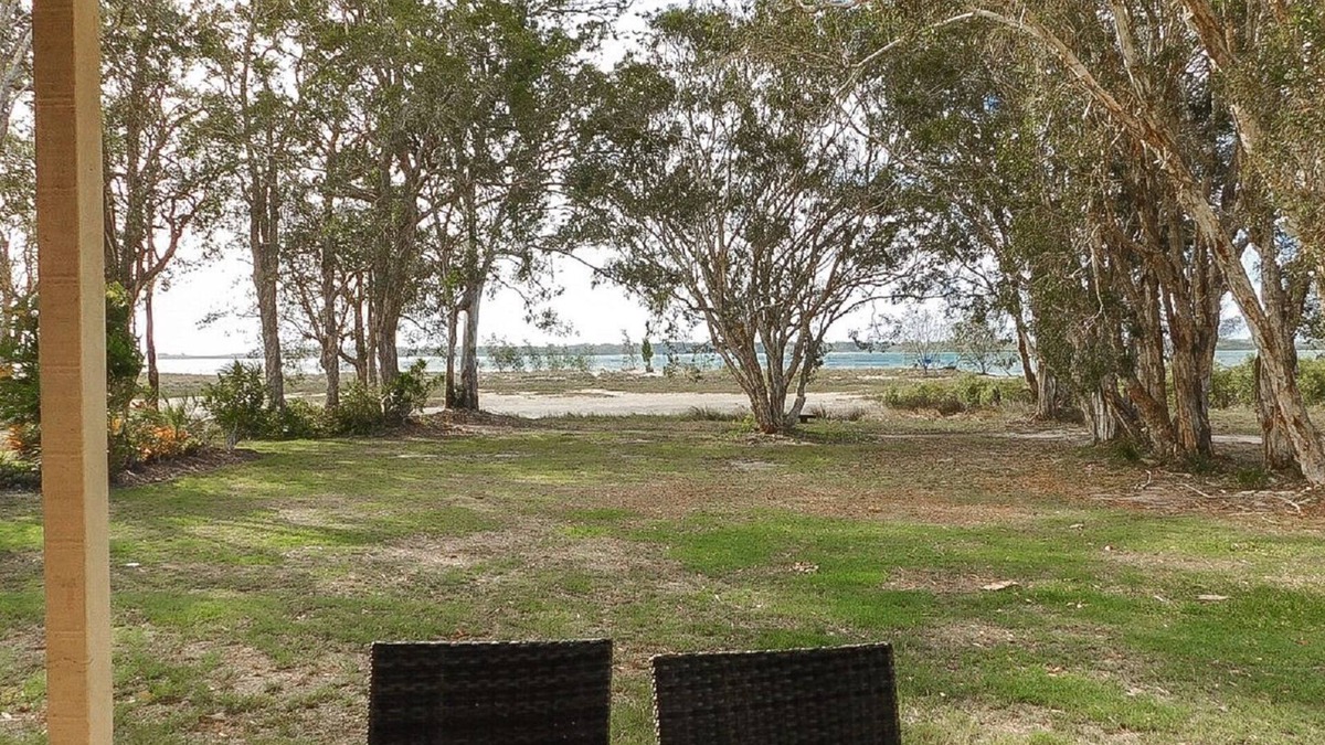 Burrum Heads Villa | Riverside - Burrum Heads- Riverfront - 3BR - River Fishing.