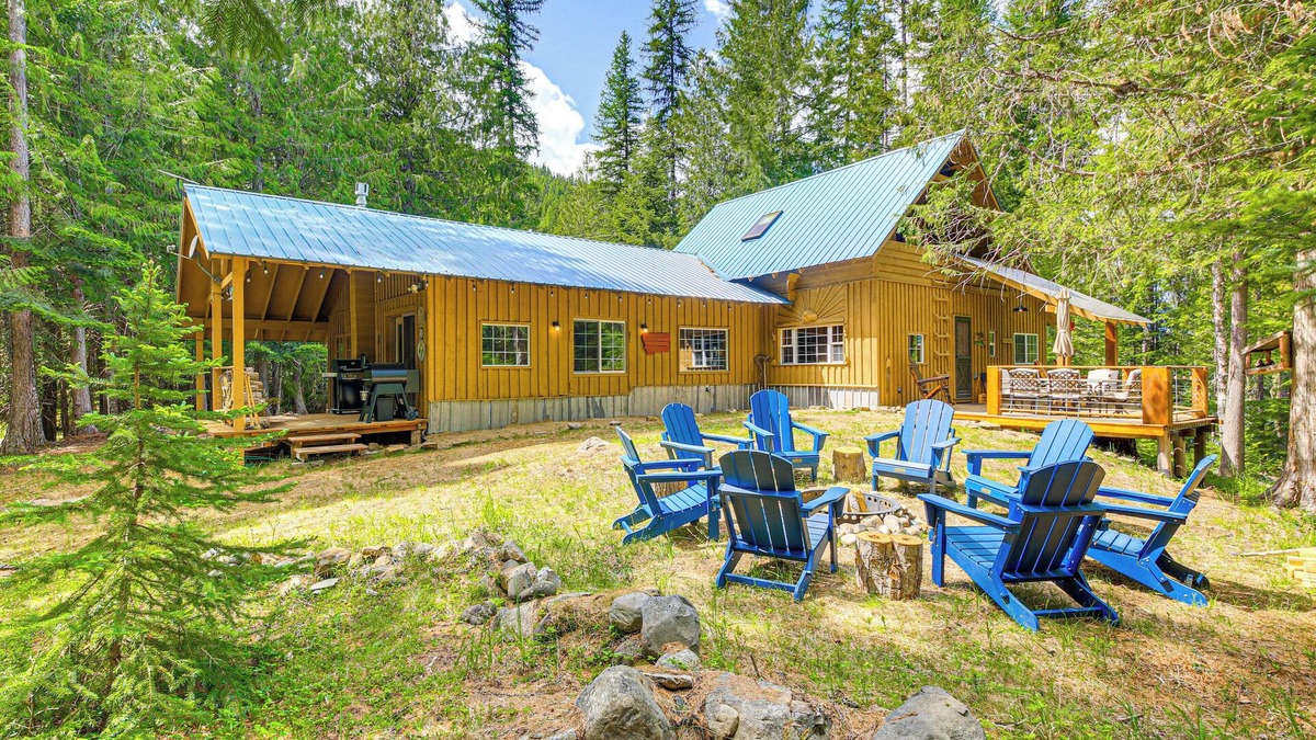Troy Cabin | Riverside Cabin on 9 Acres in Montana