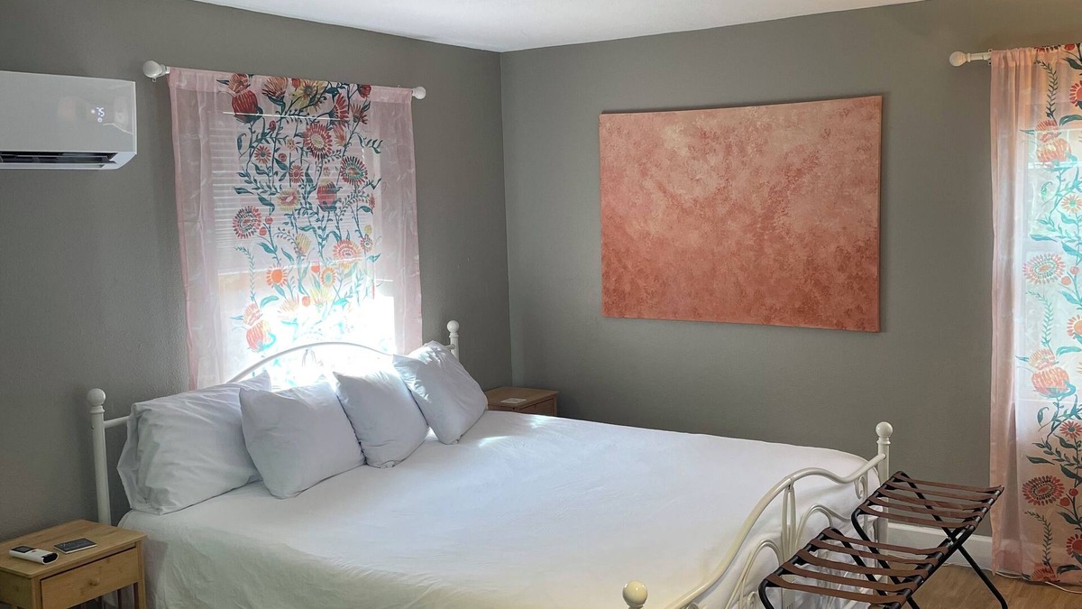 Tampa Heights Cottage | Riverside Casita: semi-private pool, spa, dock, garden oasis, 5 min to downtown!