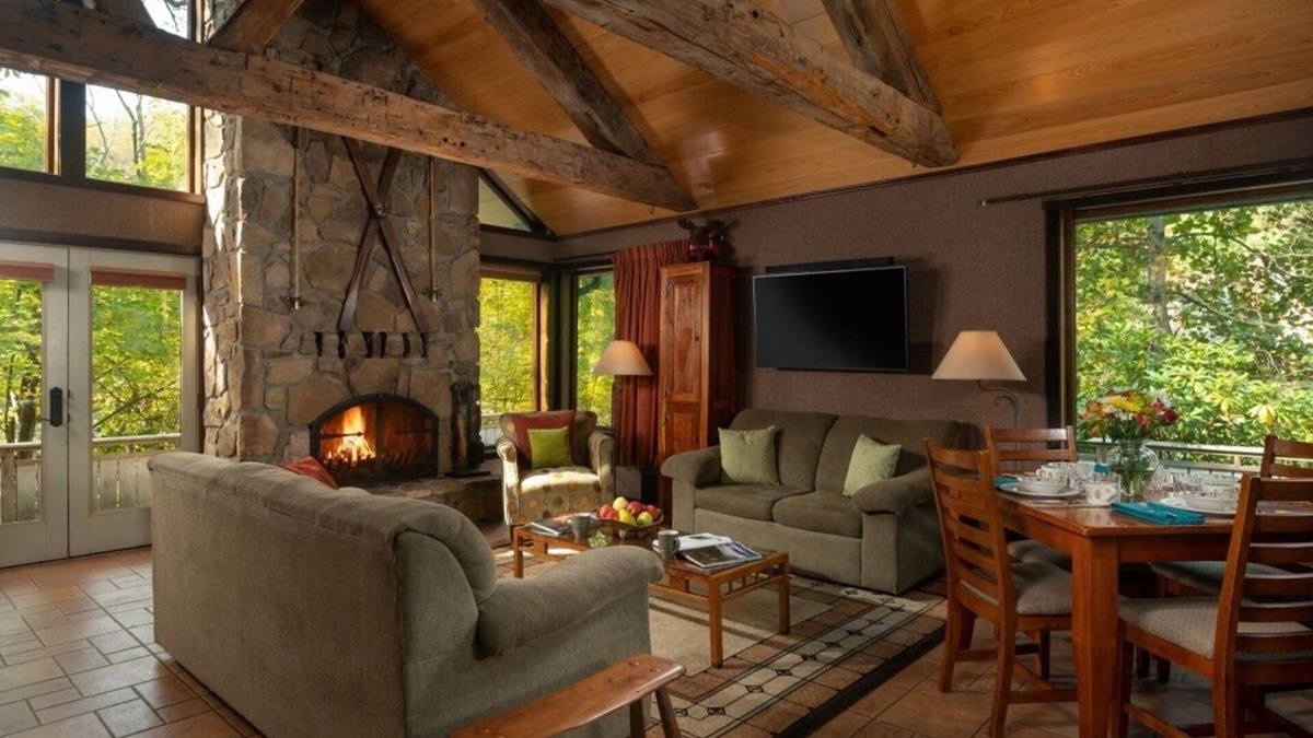 Confluence Ski Chalet | Riverside Chalet Plus
