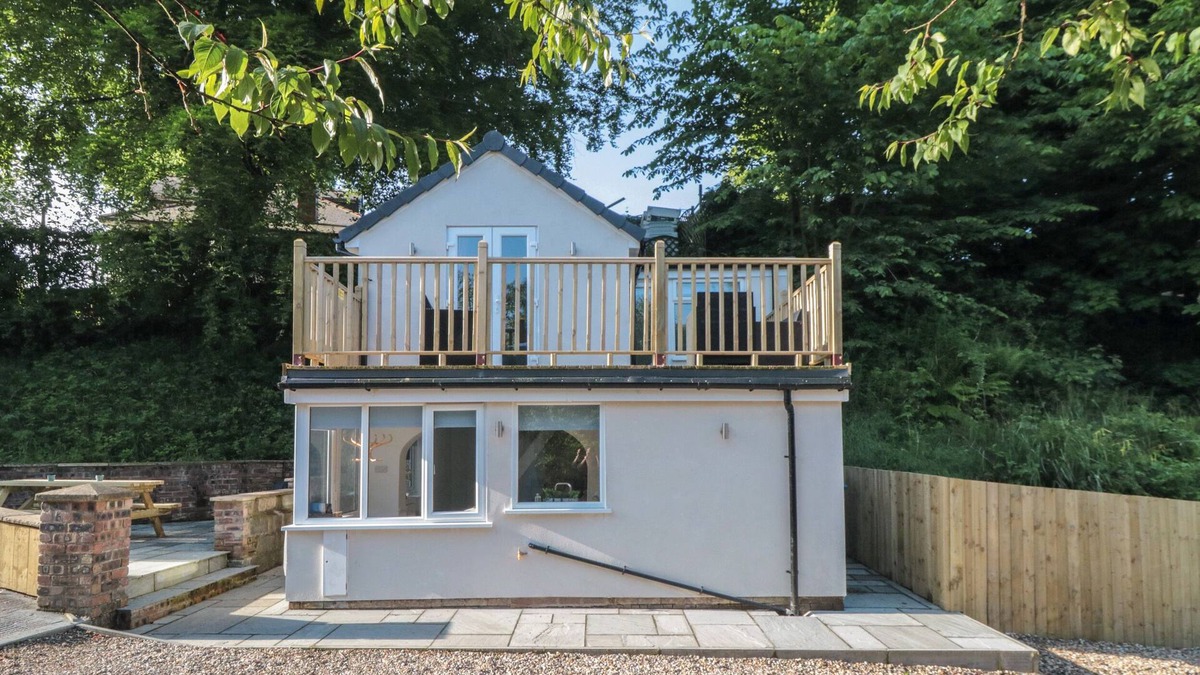 Scalby Cottage | RIVERSIDE COTTAGE, country holiday cottage in Scarborough
