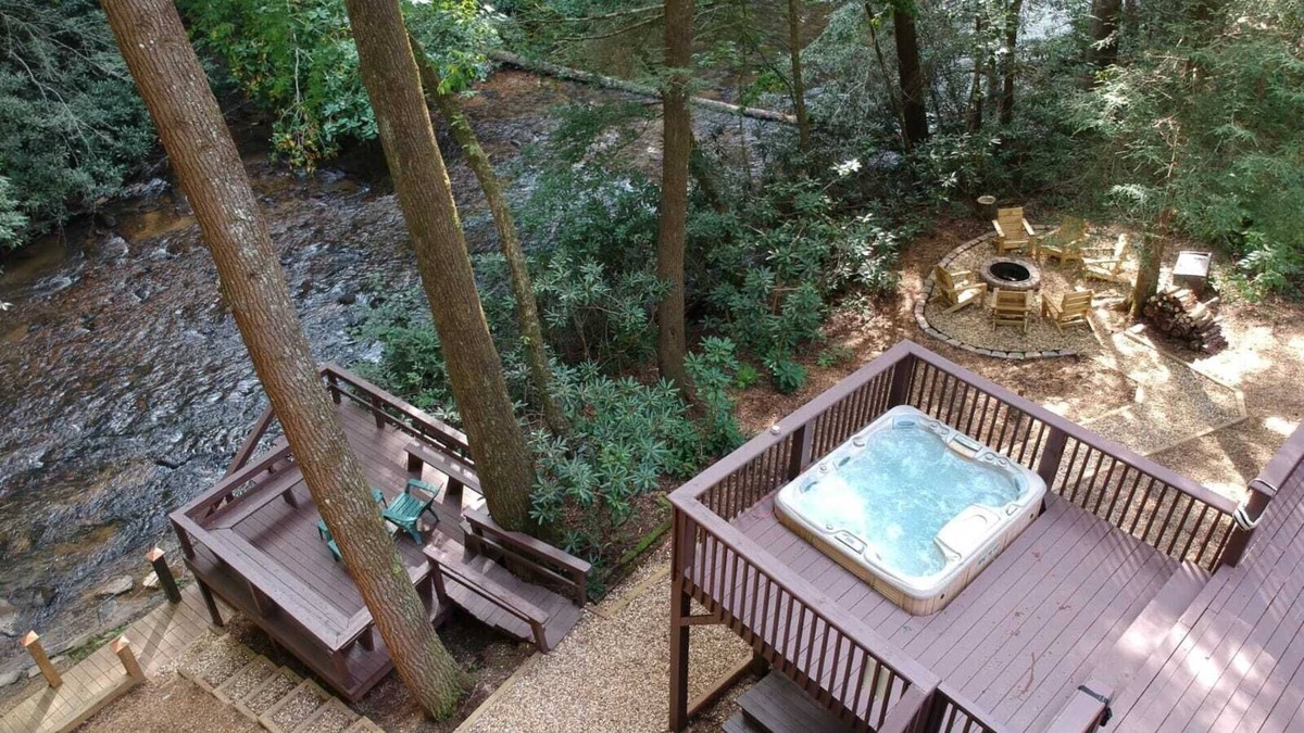 Cashes Valley Cabin | Riverside-Dog Friendly-Fenced Yard-King Suites-Hot Tub-10 Minutes to Downtown
