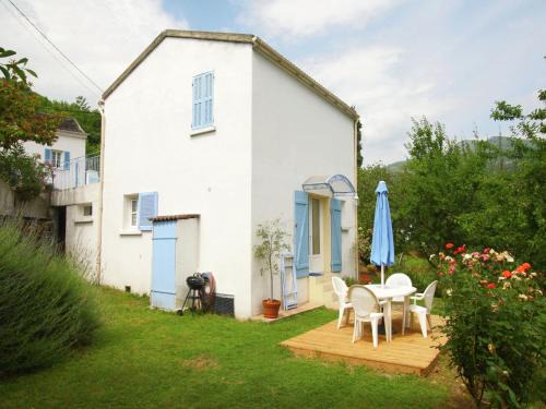 Taglio-Isolaccio House | Riverside Home in Folelli