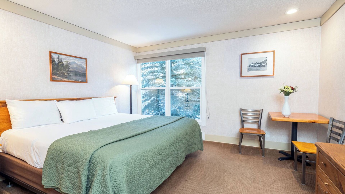 Telluride Hotel | Riverside Hotel Room at the Affordable Mountainside Inn