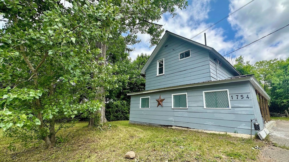 Eganville House | Riverside & Relax Home