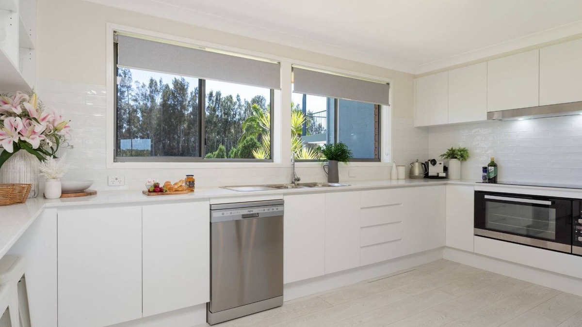 Coolangatta House | Riverside Retreat – absolute river front
