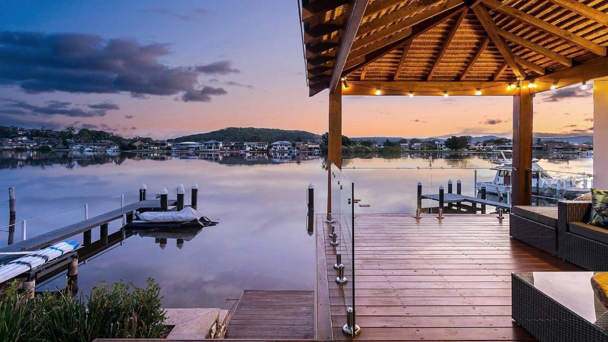 Daleys Point House | Riverside Retreat by HolidayCo.