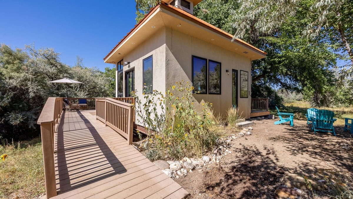 Aztec Cottage | Riverside Retreat Aztec -Tiny Home on the Animas River. 30 minutes to Durango!