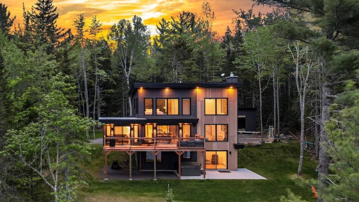 Weldford Apartment | Riverside Retreat - Luxury getaway w/hot tub