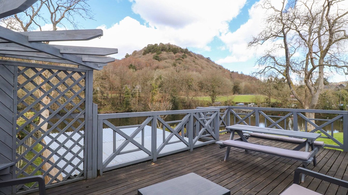 Newby Bridge Cottage | Riverside Retreat