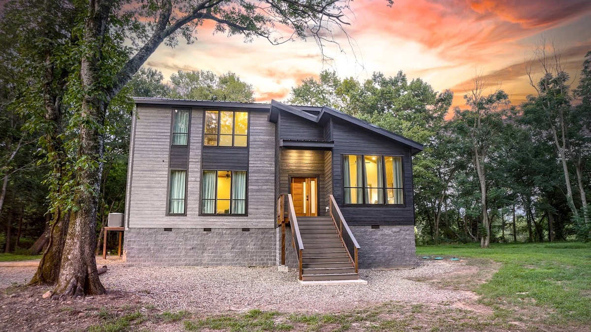 Broken Bow Cabin | Riverside Retreat near Broken Bow - Hot Tub, Riverfront, Sleeps 14