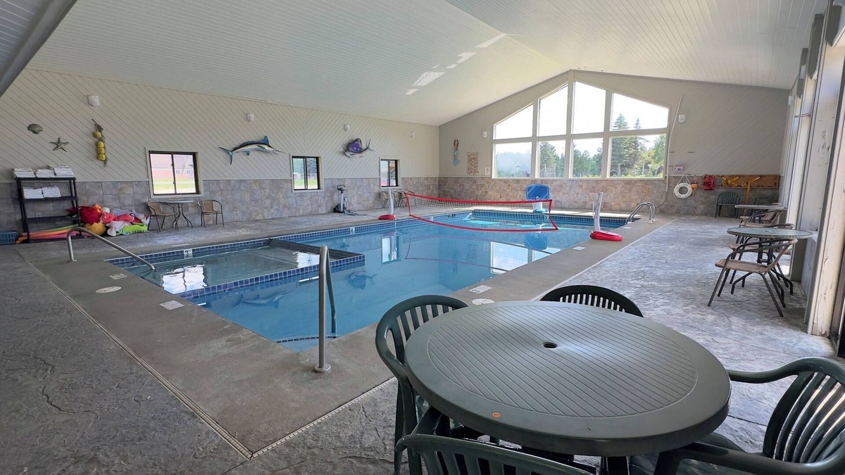 Alger House | Riverside Romance: Couple Getaway with Cozy Tavern Dining & Indoor Pool Access