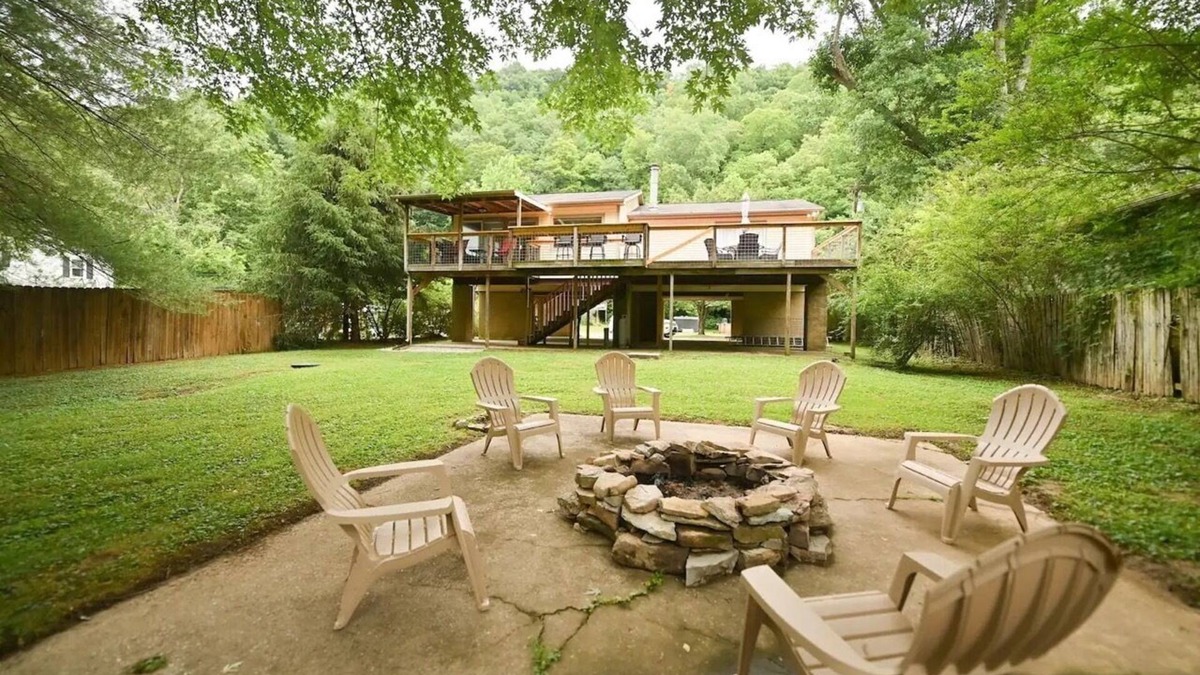 Lawrenceburg House | Riverside Roost -bourbon themed waterfront home