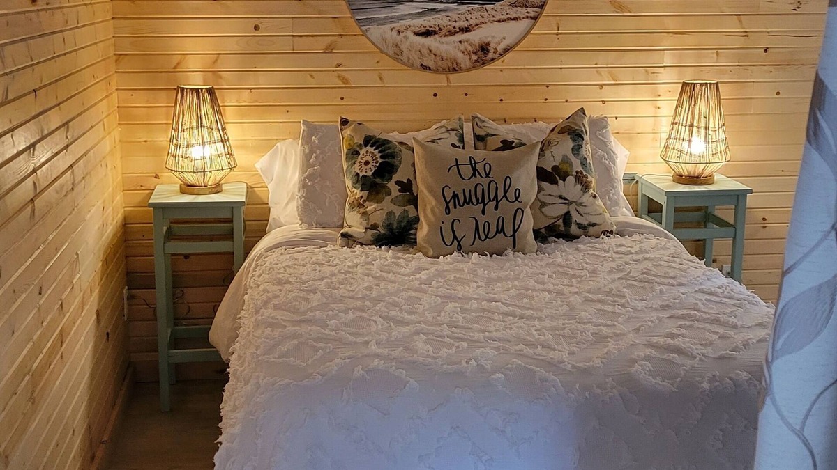 Lake Cowichan House | Riverside Squirrel Hut at The Fig and Filbert