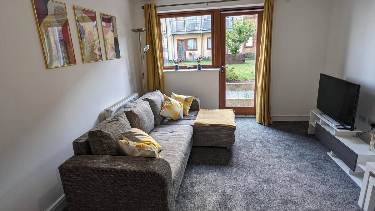 Greenhithe Apartment | Riverside Stay Near London Great Value