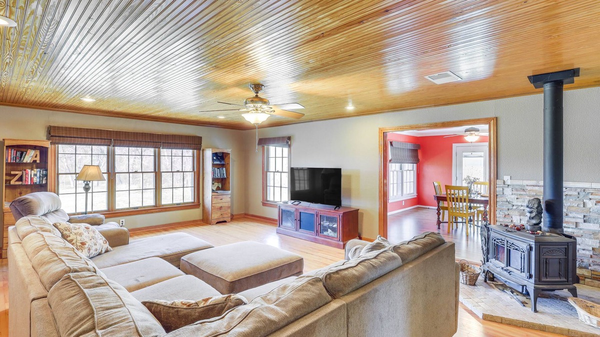 Milam County House | Riverside Texas Retreat w/Wraparound Porch!