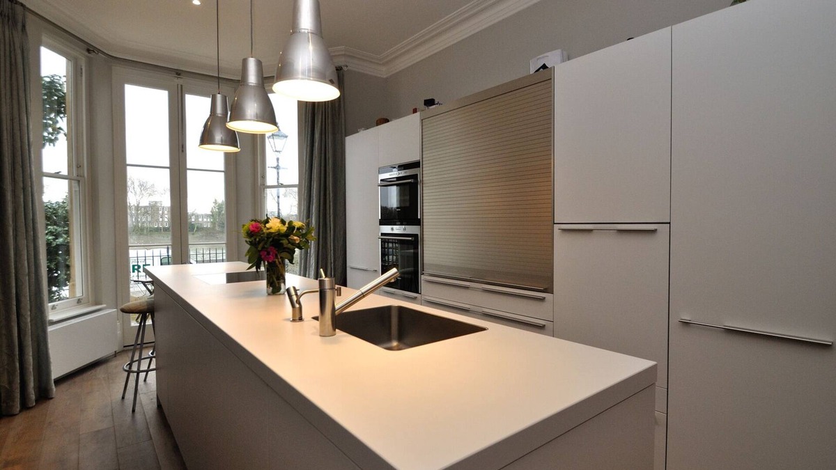 Ravenscourt Park House | Riverside Townhouse, by Veeve