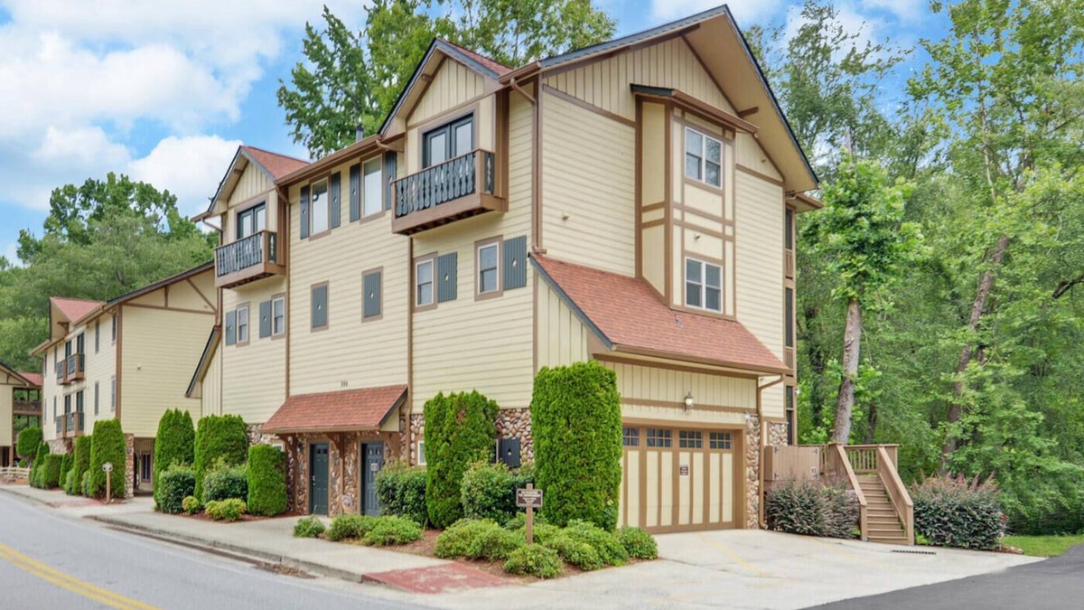 Helen Condo | Riverside Trout Cottage/Sleeps 8/Short walk to Downtown Helen