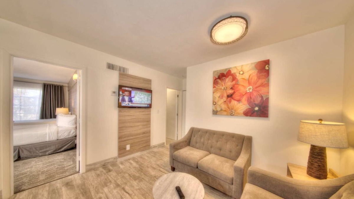 Pompano Beach Condo | Riverside Vacation Rentals by Rocketstay