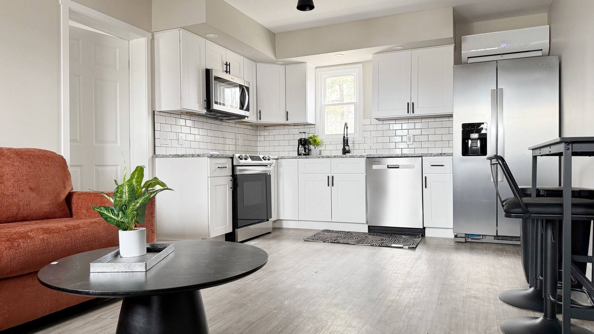 Newburgh Apartment | RiverStone Retreat B