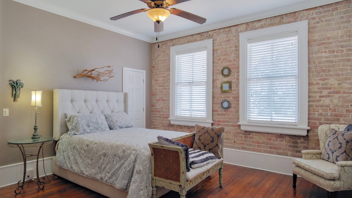 Natchez Condo | Riverview Condo | 1/1.5, Downtown, Washer/Dryer