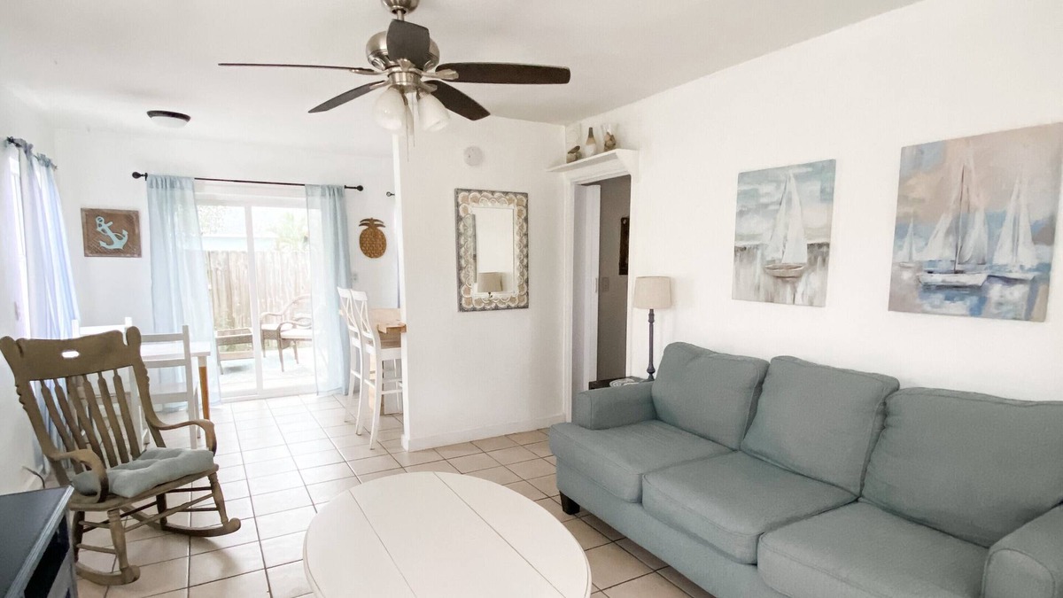 Tropic Cottage | Riverview Cottage with Private Fenced in Backyard