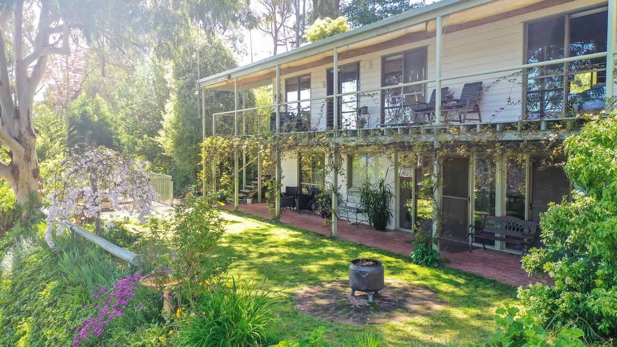 Jamieson House | Riverview Hill - Pet Friendly Country Getaway