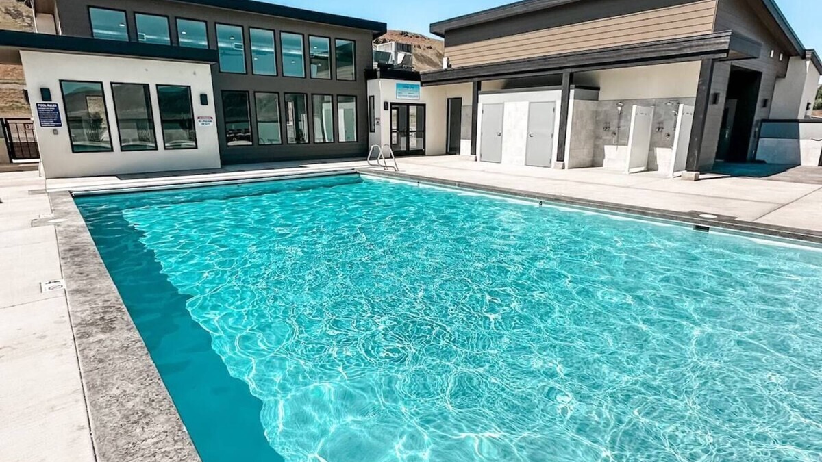 Kittitas County House | Riverview Retreat · Riverview Retreat - Community Pool open!