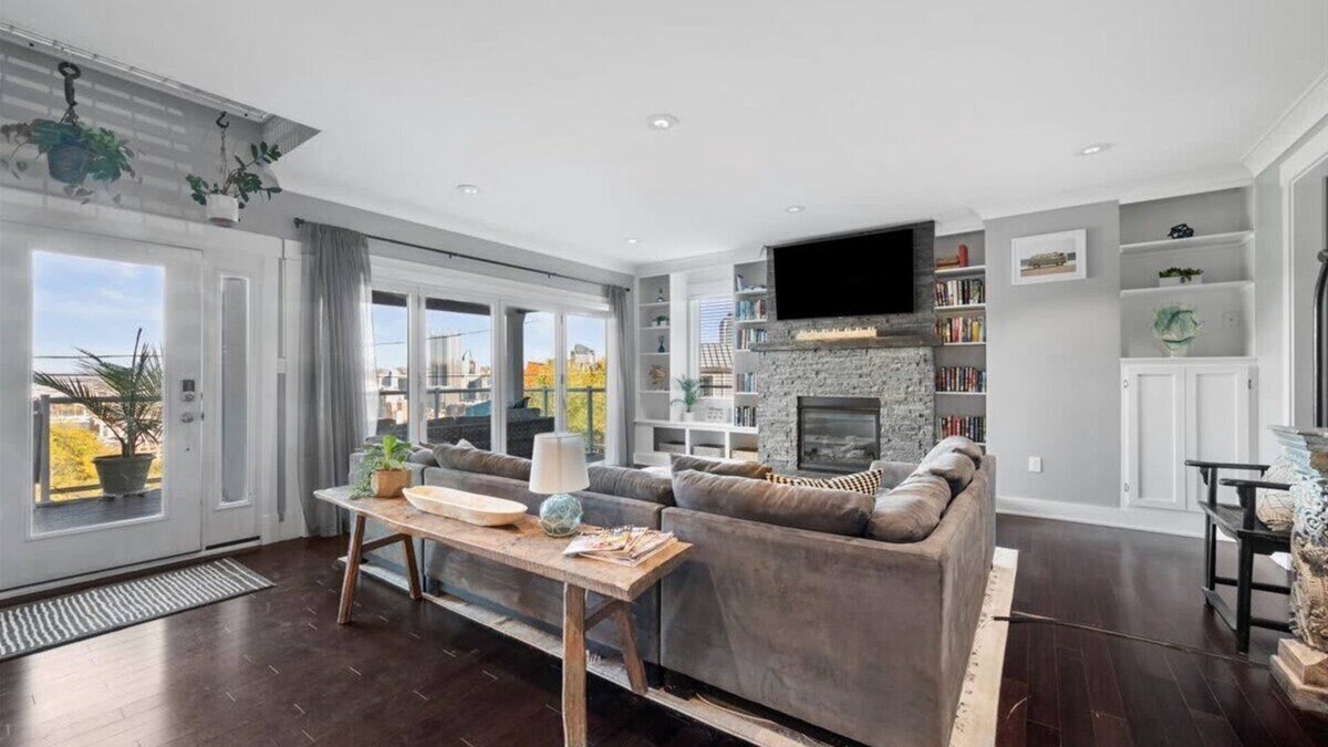 Mount Washington House | Riverview Retreat - Roof Top Deck Overlooking Pittsburgh
