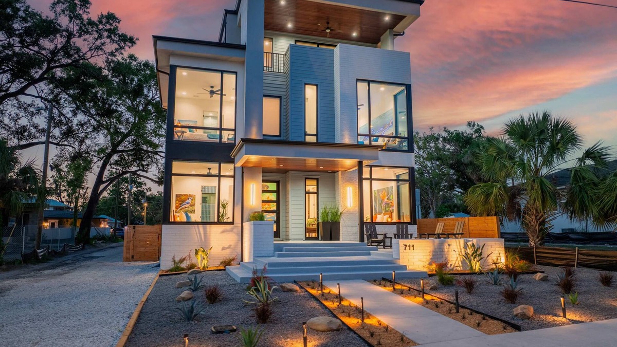 Tampa Heights House | Riverwalk Landing- Brand New Luxury Retreat