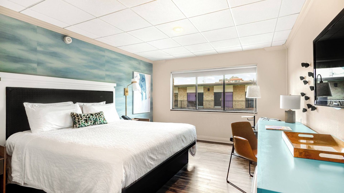 Main - Military Plaza House | RiverWalk Plaza - King