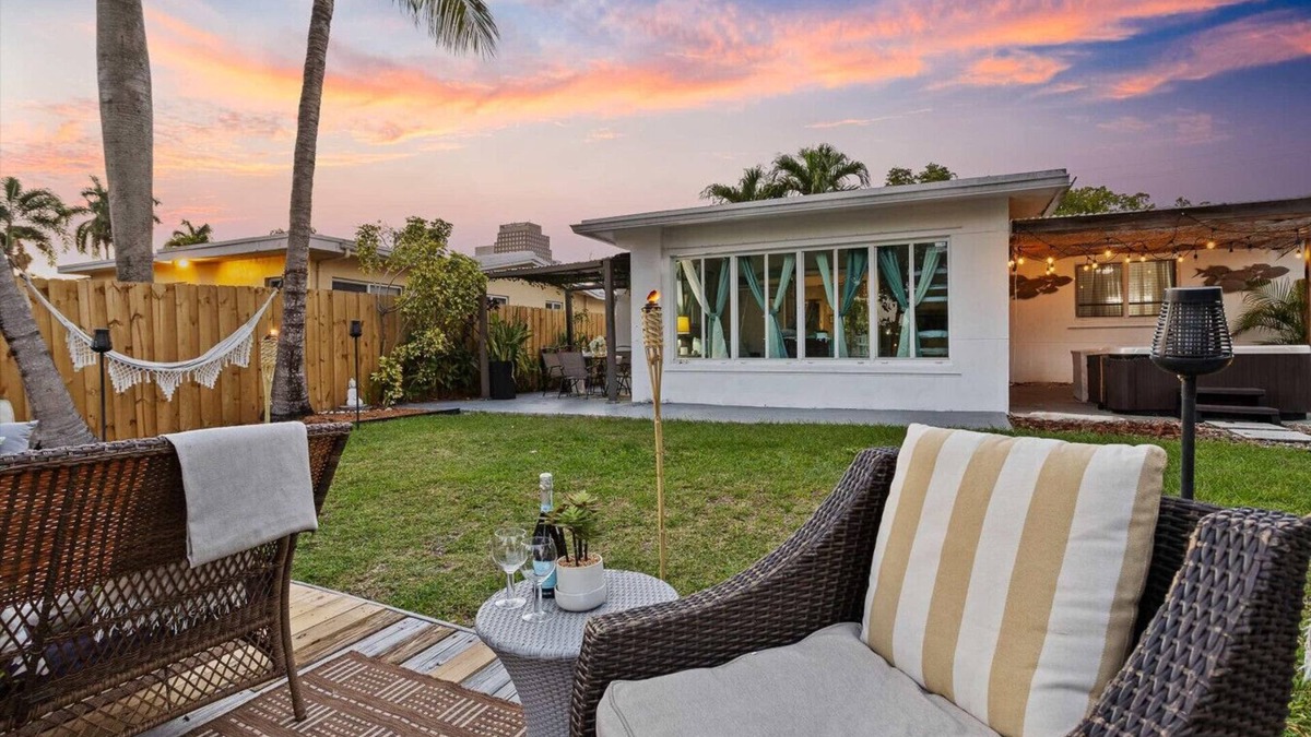 Downtown Fort Lauderdale House | RiverwalkVilla I WaterFront I Dock & Jacuzzi