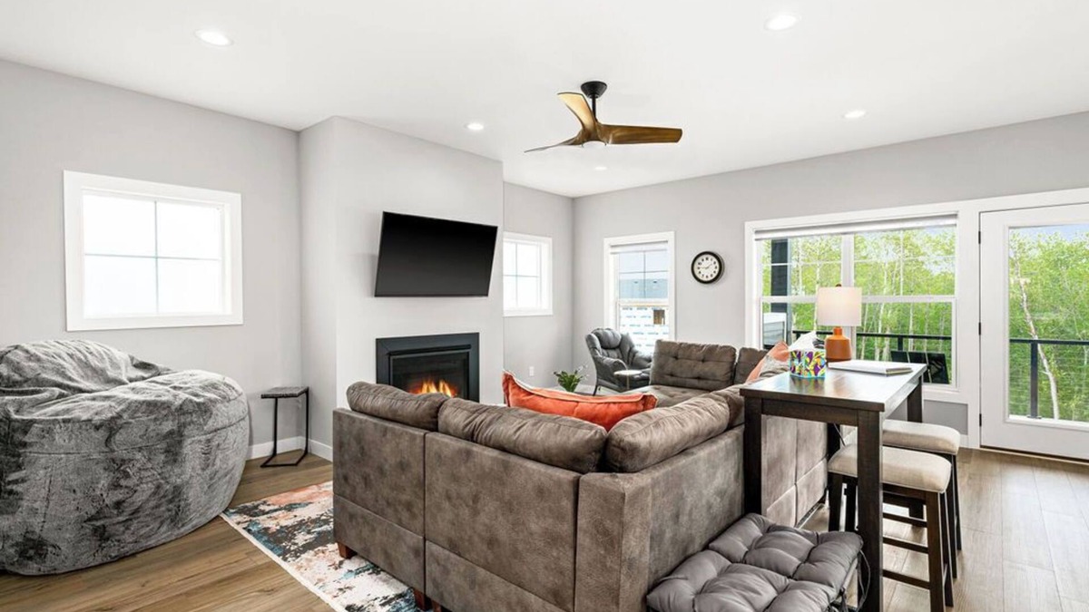 Duluth House | RiverWest Four Seasons - Base Spirit Mtn - Dog Friendly- Kids Play/Game Area-20% off Bike Rentals