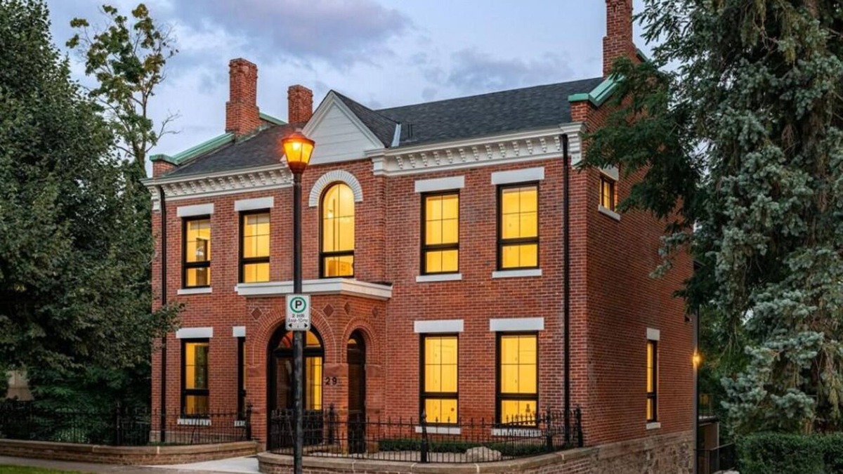 Downtown House | Riviera Heights: Exquisite Haven for VIPs