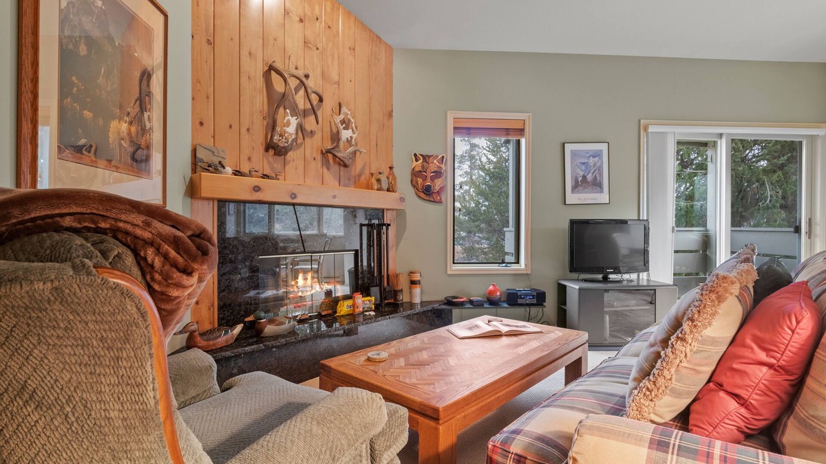 Moose Wilson Road Condo | RMR: Mountain Ash 3 Condo in The Aspens/Wilson,WY