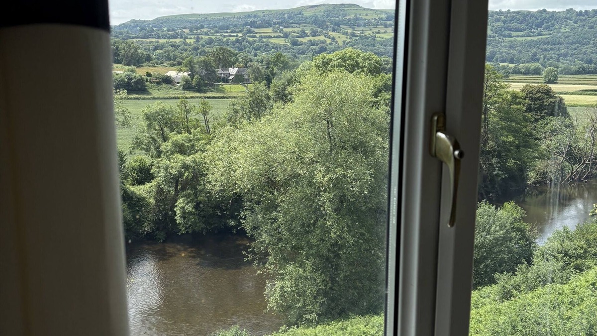 Gilwern Hotel | Roadhouse LLanwenarth