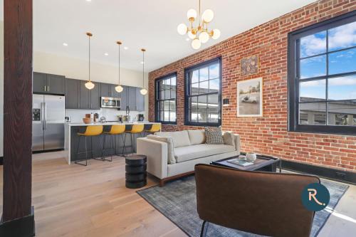 Arts/Warehouse District Apartment | Roami at Brassline