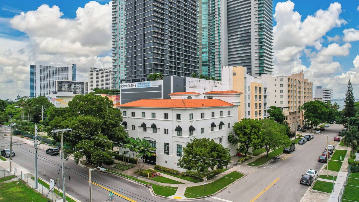 Midtown Apartment | Roami at The Palace