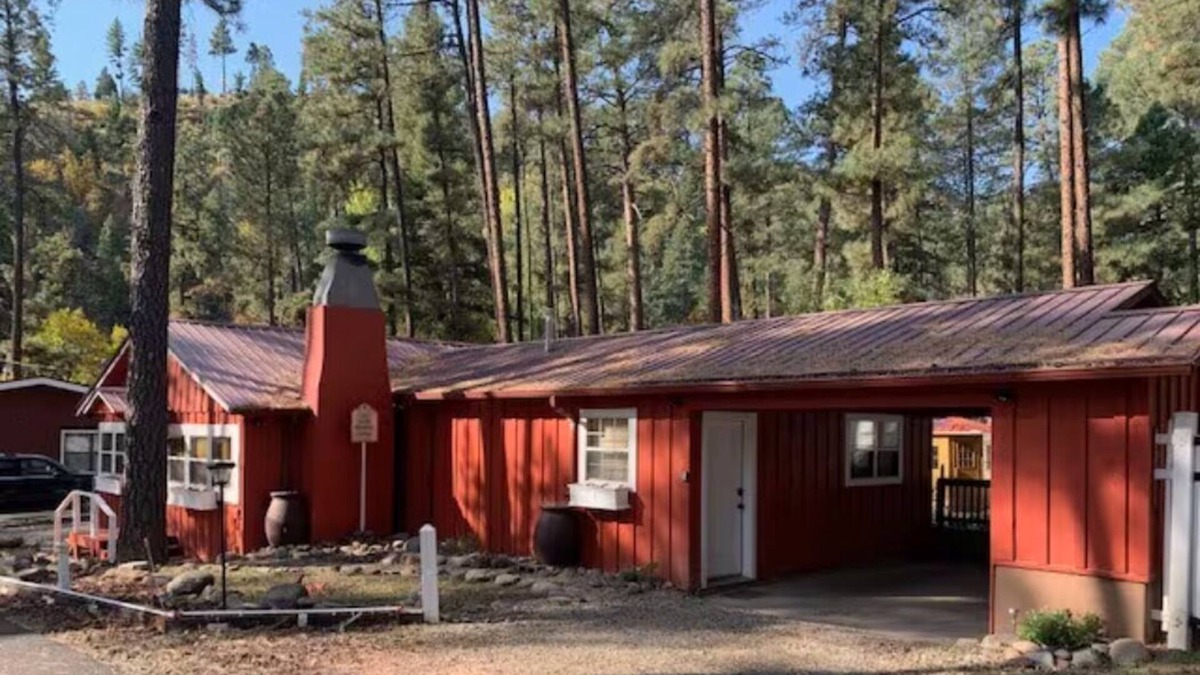 Ruidoso Cabin | "Roaming Deer" - Tons of wildlife, private hot tub and sauna, steps to the Rio