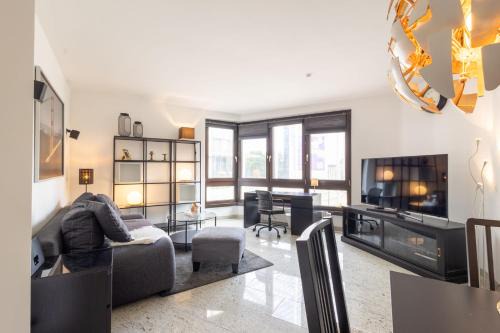 Suedviertel Apartment | Rob's Suite - Zentrale Design-Suite am Opernplatz, 2 Zimmer, 2 Bäder und Top-Ausstattung