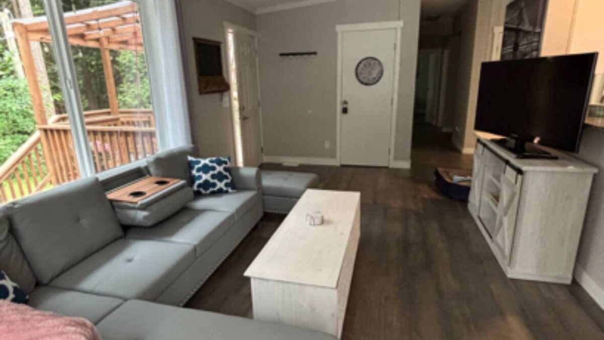 Roberts Creek House | Roberts creek home in the trees