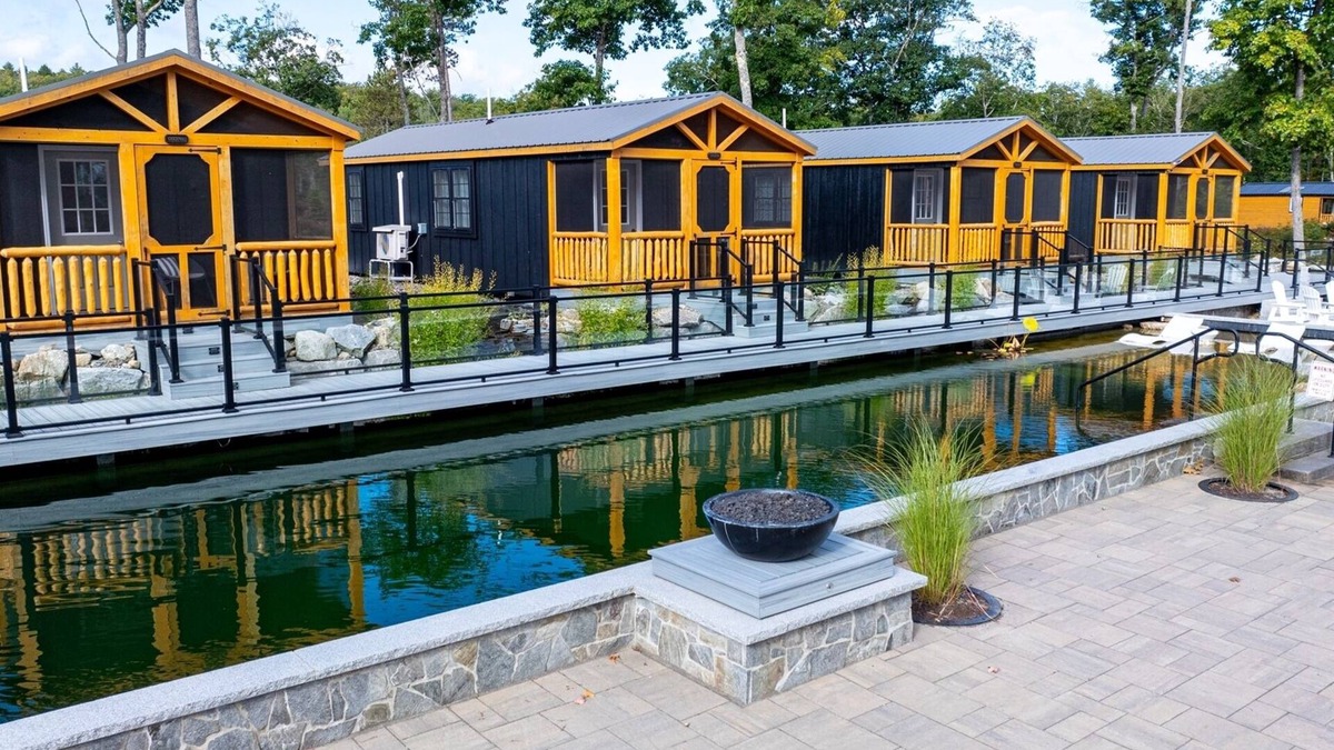 North Sebago Cabin | ROBIN - RESORT WITH 12 PROPERTIES. NATURAL POND FOR SWIMMING. CAFE ON SITE.