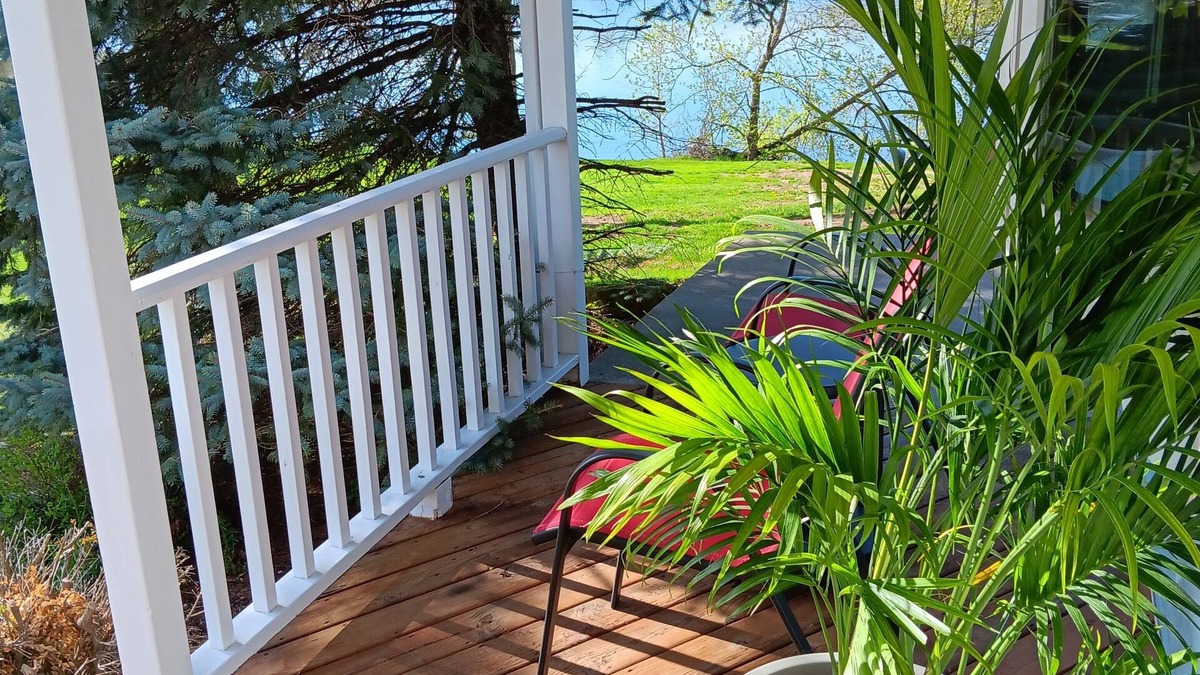 Poynette Condo | Robin's Roost - A Lofted Condo on the Wisconsin River