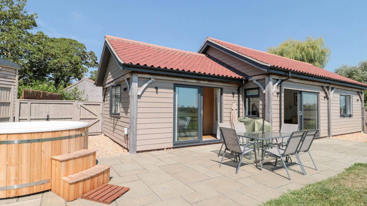 Weston-super-Mare Cottage | ROBINS CORNER, family friendly, luxury holiday cottage in Bleadon
