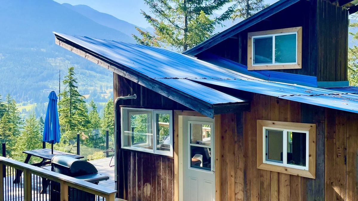 Balfour Cabin | *ROBIN’S NEST* TINY CHALET HOME Spectacular mountain views surrounded by nature