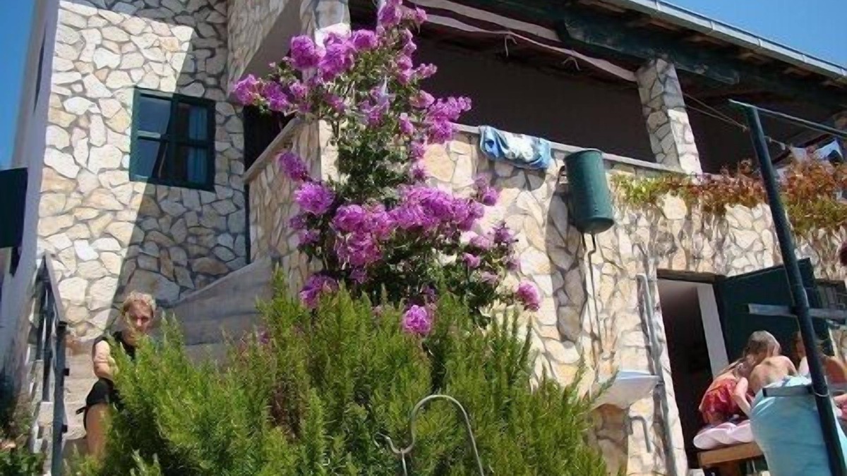 Tkon Apartment | Robinson's vacation right by the sea in Croatia Wonderful vacation for a couple